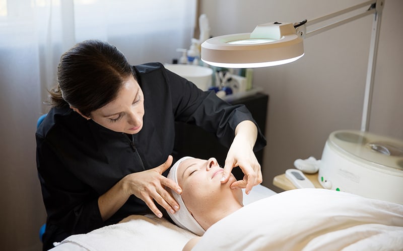 Aesthetician Melissa Lekus in action